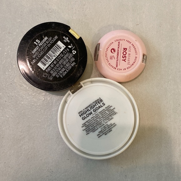 Blush highlighter makeup trio - Picture 3 of 3